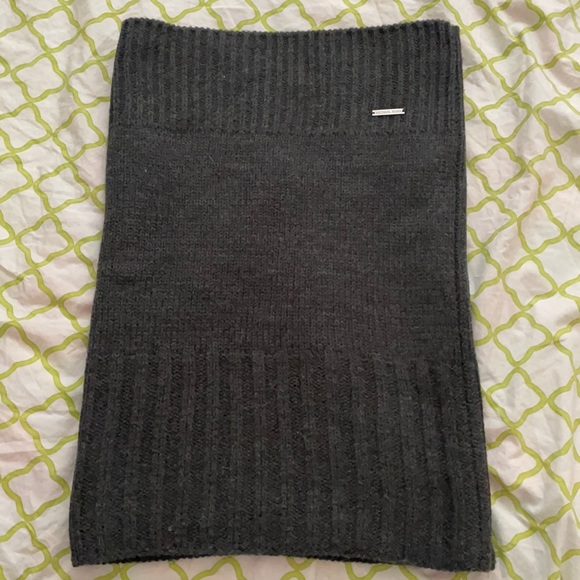 EUC Michael Kors Infinity knit scarf - Picture 1 of 3